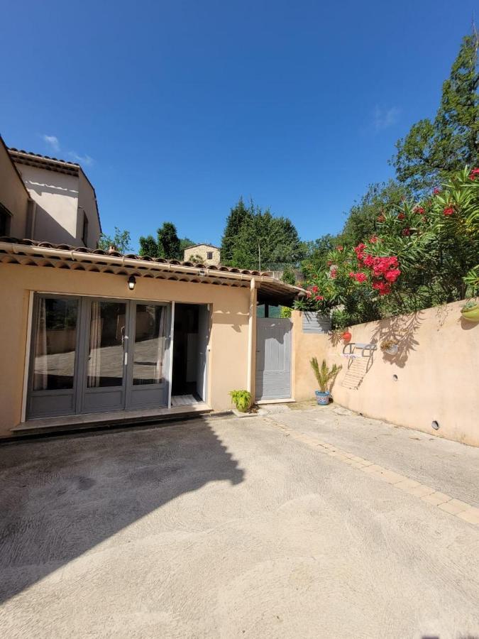 Studio Calme Et Agreable Avec Acces Jardin Partage Le Bar-sur-Loup Eksteriør billede