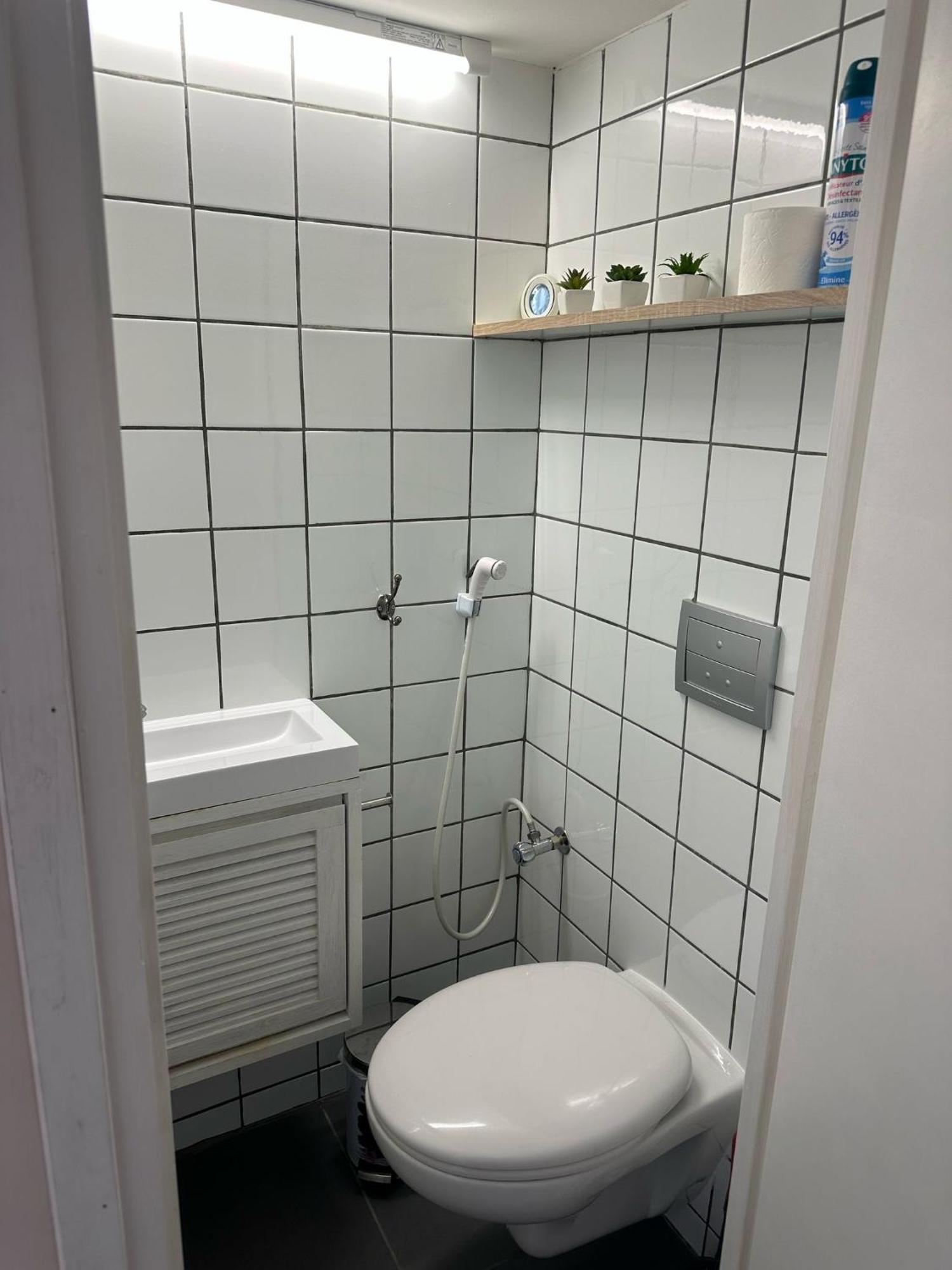 Studio Calme Et Agreable Avec Acces Jardin Partage Le Bar-sur-Loup Eksteriør billede